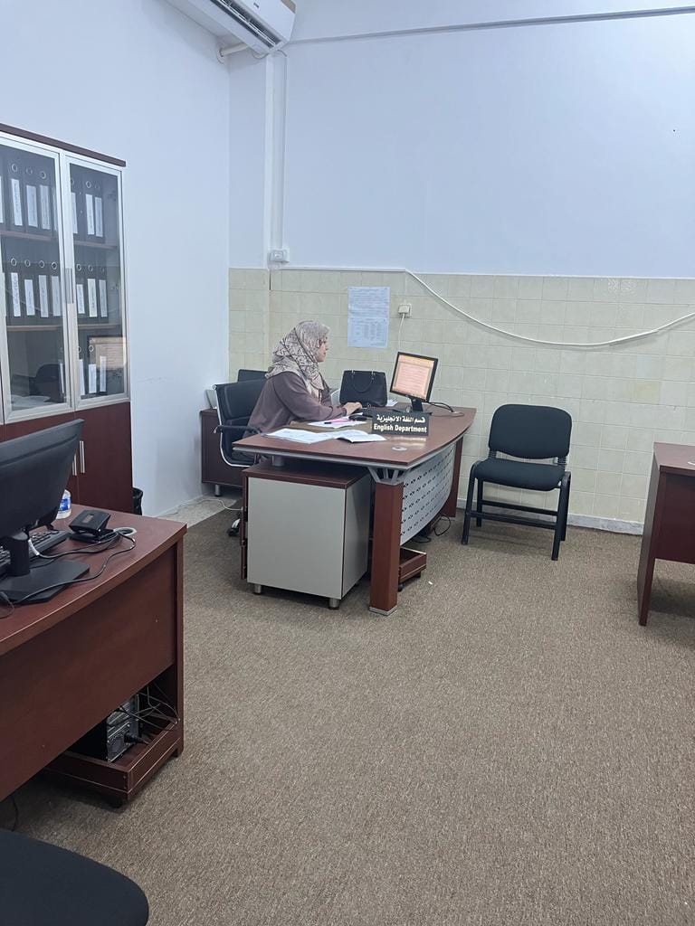 فريق الجودة في تجهيز ملفات الاعتماد المؤسسي بكلية اللغات والترجمة