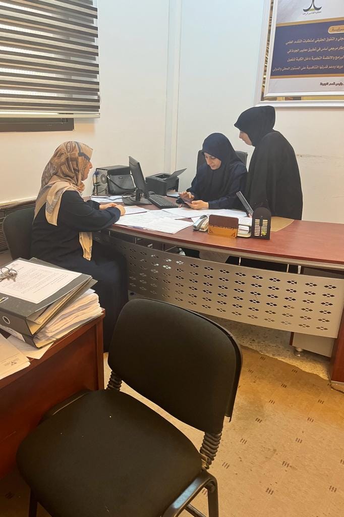 فريق الجودة في تجهيز ملفات الاعتماد المؤسسي بكلية اللغات والترجمة