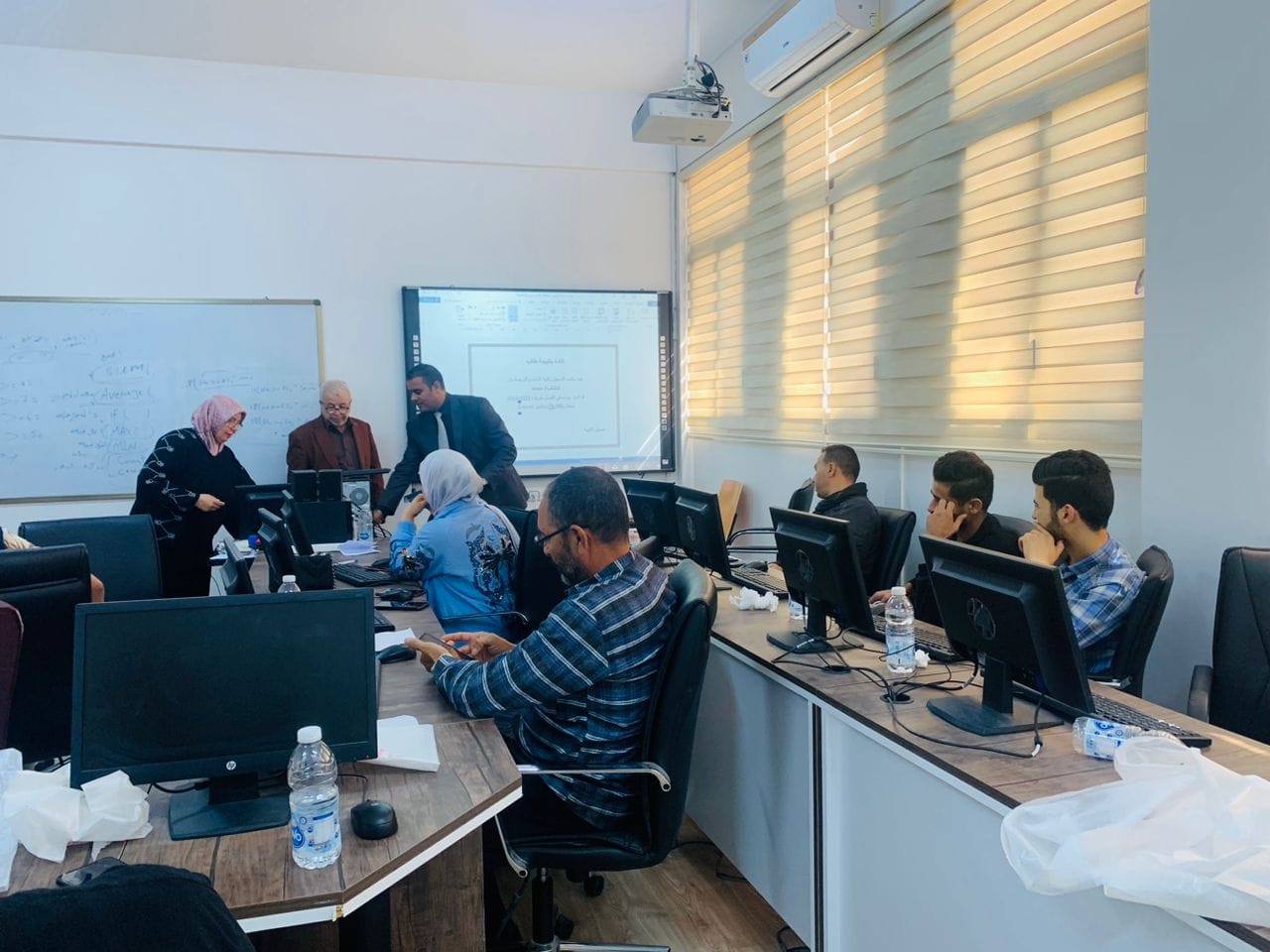 دورة في ( أساسيات الحاسب الالي) مع المدربه نجاة أحمد التريكي من مركز التدريب والتطوير