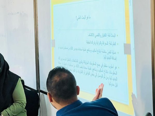 ندوة حوارية بعنوان: البحث العلمي ودوره في دفع عجلة التقدم في تعليم اللغات