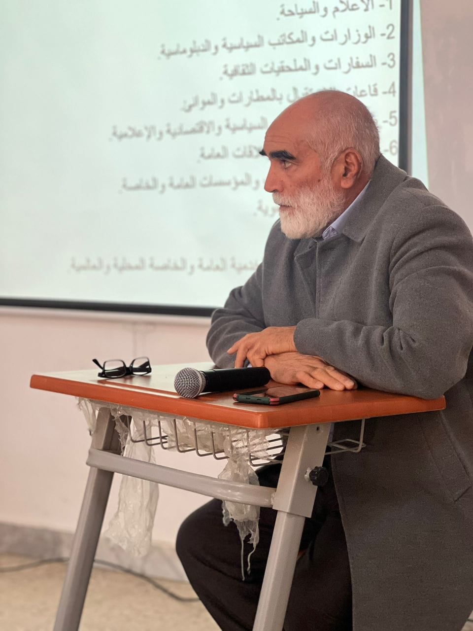 مدى توافق مخرجات البرامج التعليمية بكلية اللغات والترجمة مع متطلبات سوق العمل