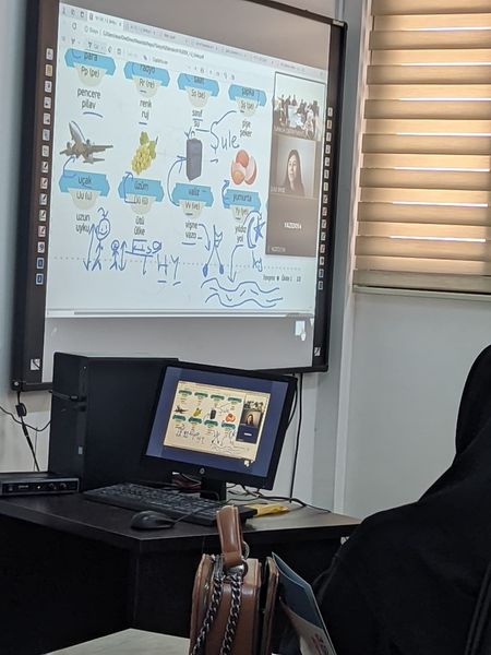 نفذت اليوم أولي محاضرة قسم اللغة تركية  عبر الإنترنت في كلية اللغات والترجمة بجامعة مصراتة.